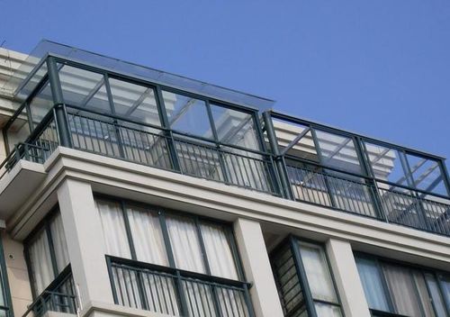 合肥媳妇不顾反对用铝合金包阳台，入住半年发现问题频发 金属门窗工程没那么简单